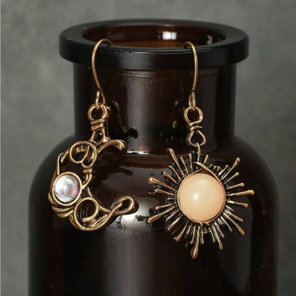 Vintage Bohemian Style Zinc Alloy Sun Moon Stars Asymmetrical Earrings - Picture 2 of 9